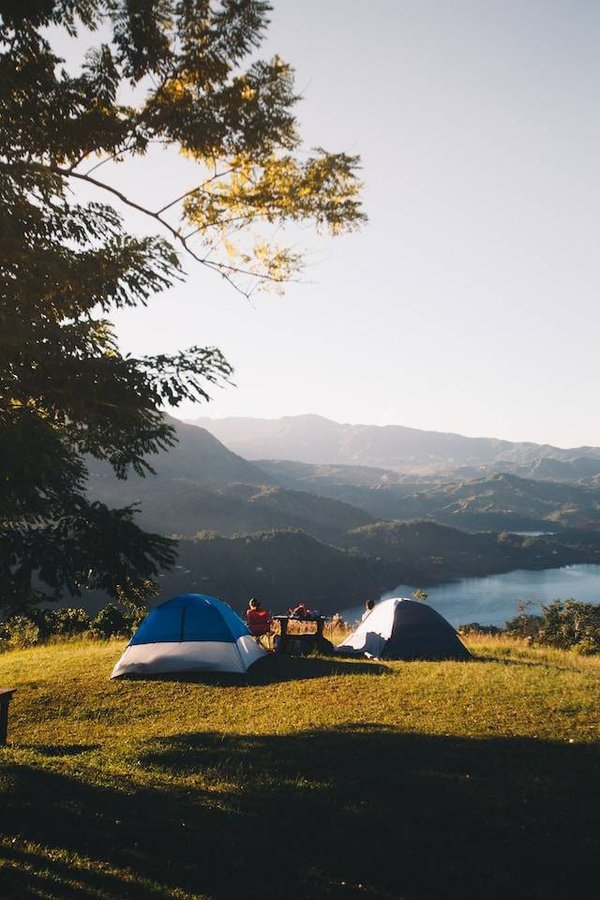 Les indispensables de l'équipement pour un camping réussi en Bretagne