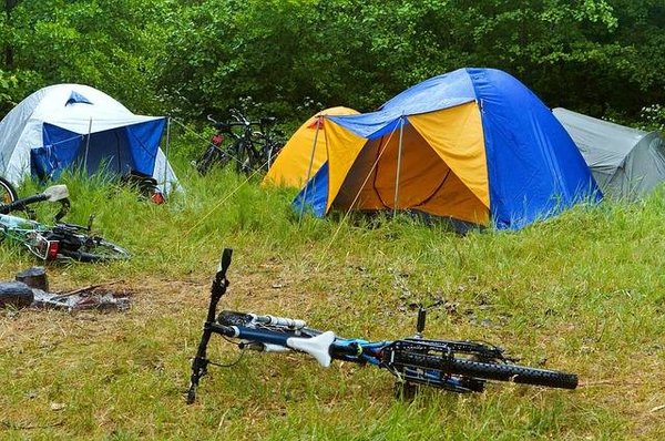 Comment entretenir et stocker votre équipement de camping pour prolonger leur durée de vie