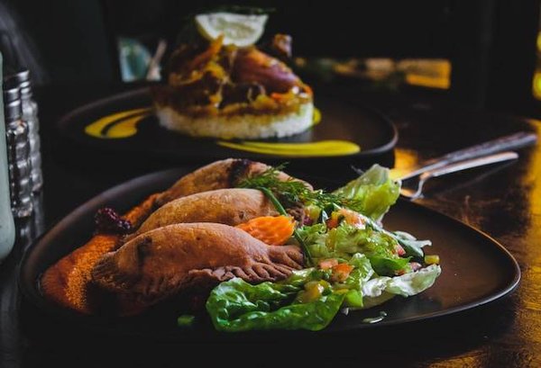 Quelles sont les meilleures adresses pour manger dans un camping 5 étoiles dans les Landes, comme un restaurant, une pizzeria ou un snack ?