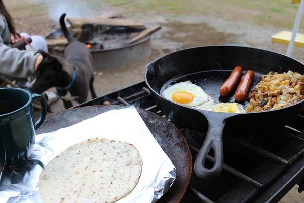 Les conseils pour cuisiner en camping en famille